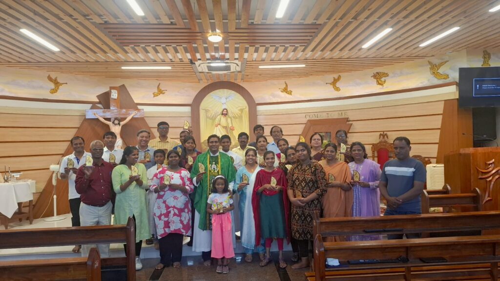 distribution of mementos at mudfort parish in secunderabad